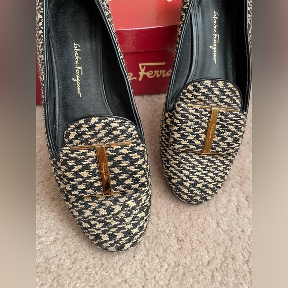 Salvatore Ferragamo Women's Sarno  Bow Loafer Size 6B - Picture 4 of 9